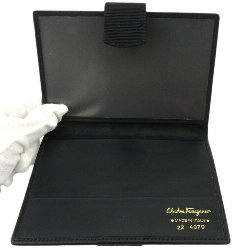 Salvatore Ferragamo passport case Vala Leather Authentic - Picture 5 of 8